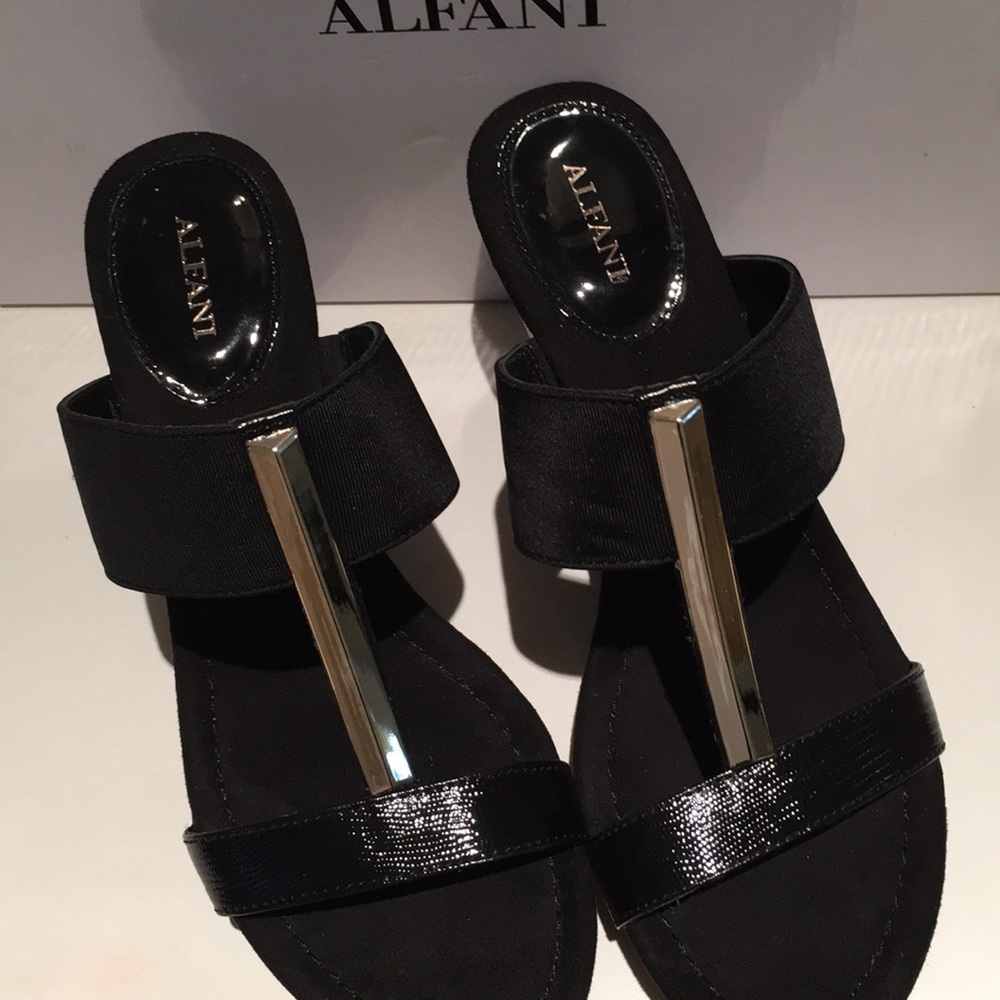 Shoe - Picture 3 of 5